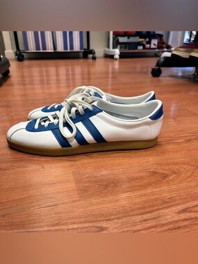 Adidas Originals London Shoes in White / Dark Marine / Blue Gum, Men Size 9.5